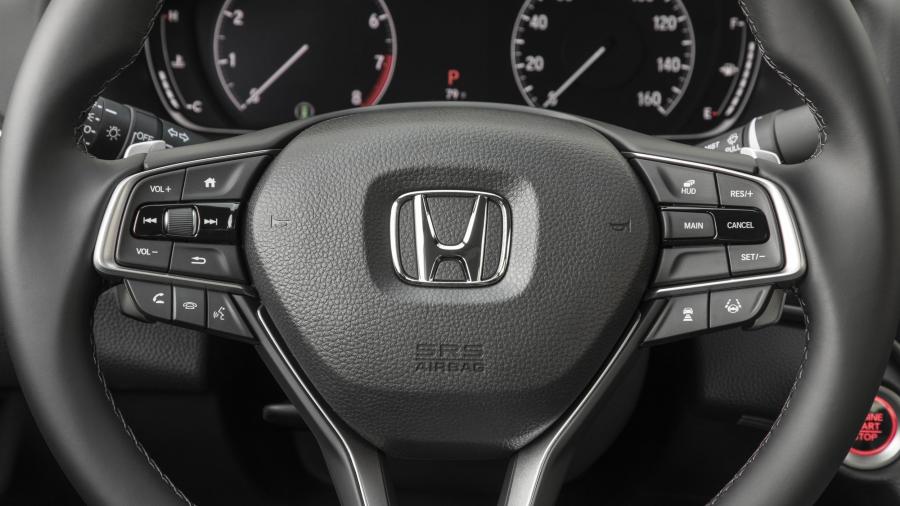 Детали интерьера Honda Accord Touring Hybrid 2017 года  (NA) (фото 89 из 170)